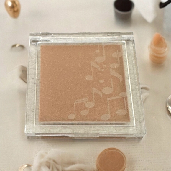 L'OREAL Touch-On Colour GOLDEN AMPLIFIER For Eyes & Cheeks Cream Highlighter - Picture 1 of 3